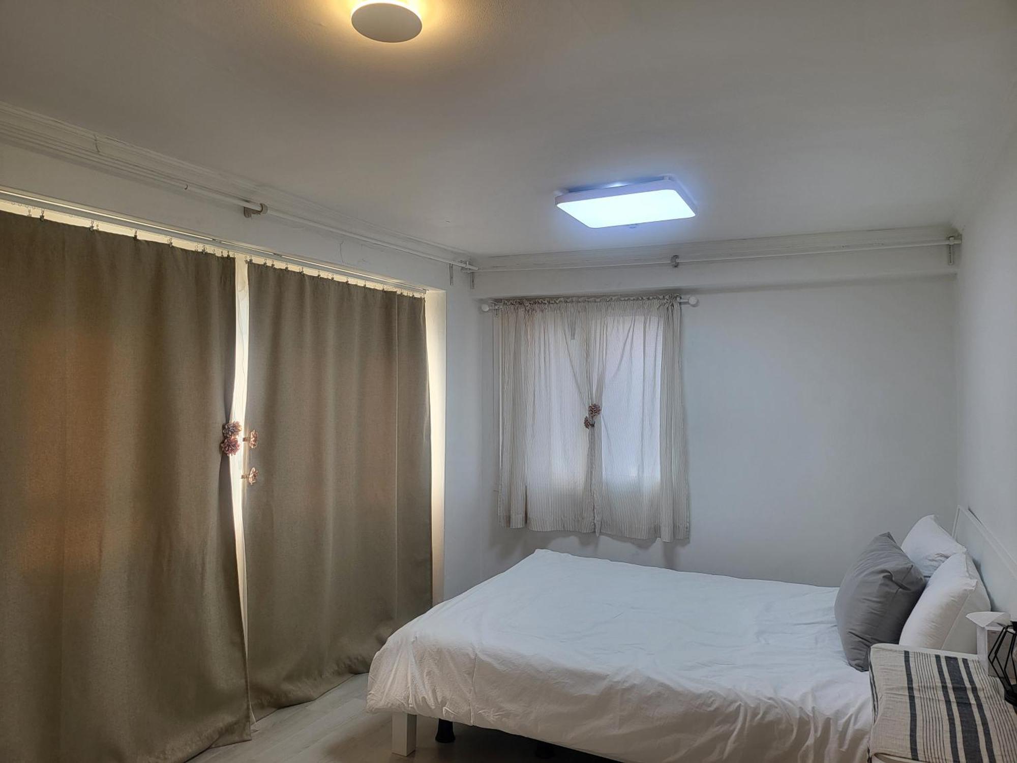 Pangsapuri Best, Private, 3 Rooms, Hongdae, 6 Persons