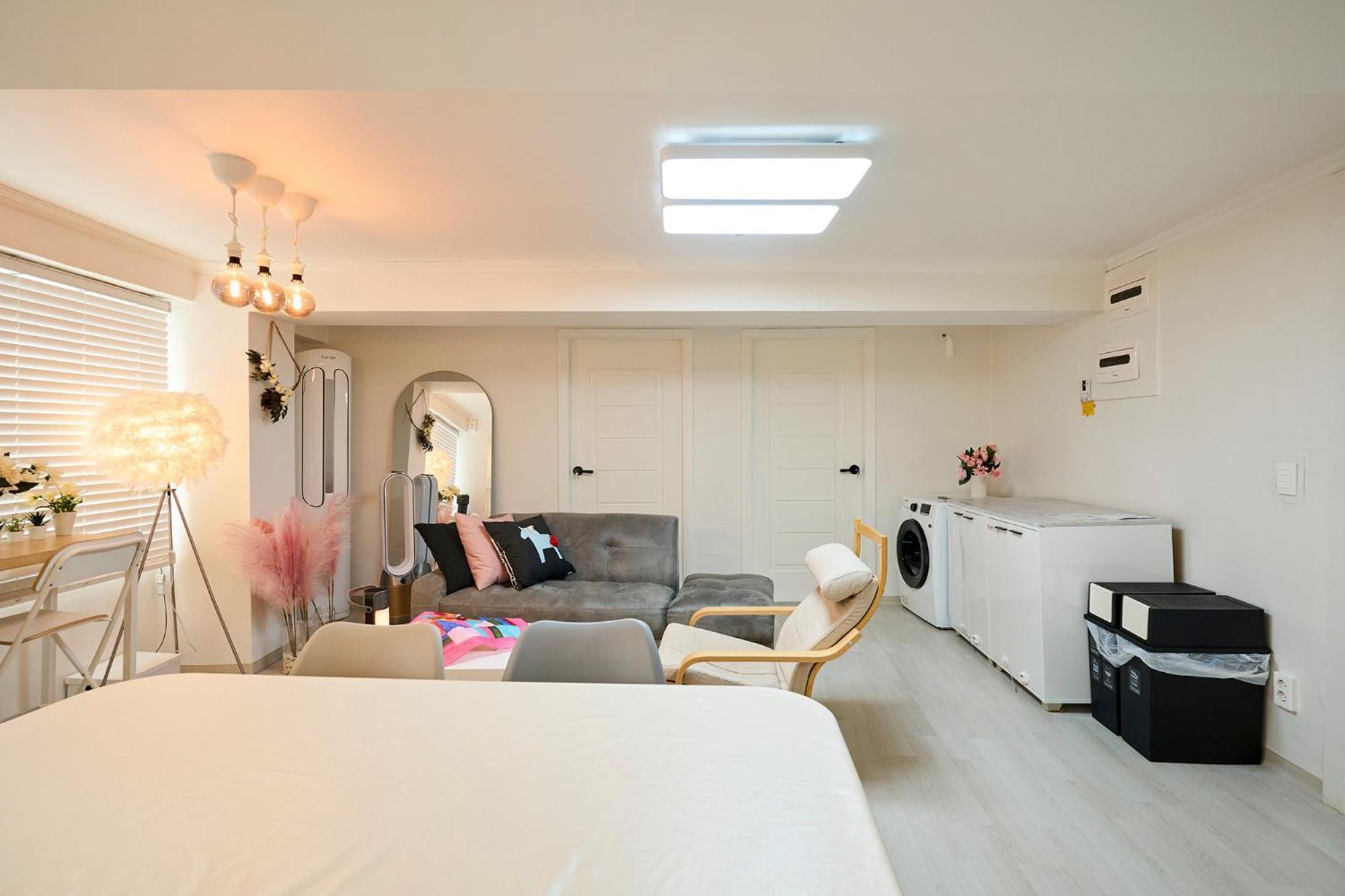 Best, Private, 3 Rooms, Hongdae, 6 Persons Apartment *